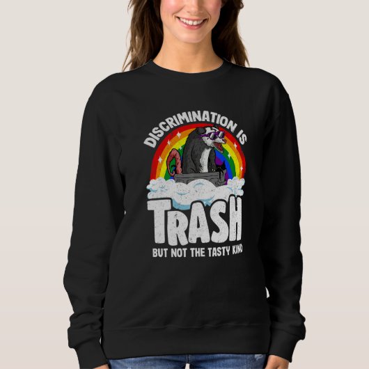 Discrimination Is Trash Opossum Rainbow Flag Gay P Sweatshirt (Vorderseite)