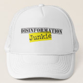 Disinformation Junkie Truckerkappe (Vorderseite)