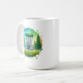 Disk Golf Basket und Pine Trees Blau und Grün Kaffeetasse (Vorderseite Links)