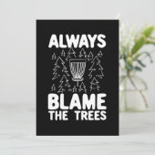 Disk Golf macht immer den Bäumen die Schuld Einladung (Stehend Vorderseite)