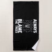 Disk Golf macht immer die Bäume verantwortlich Strandtuch (Vorderseite)