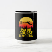 Disk Golf mit Ihnen Zweifarbige Tasse (Mittel)