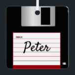 Diskettenrückgabe Computer Metal Square Ornament Aus Metall<br><div class="desc">Vorder- und Rückseite sehen aus wie eine 3, 5"-Diskette. Eine tolle Idee für Computerfreunde,  Programmierer und diejenigen,  die ein wenig Nostalgie schätzen. Personalisieren Sie mit Ihrem Namen!</div>