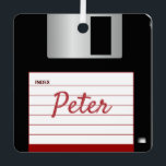 Diskettenrückgabe Computer Metal Square Ornament Aus Metall<br><div class="desc">Vorder- und Rückseite sehen aus wie eine 3, 5"-Diskette. Eine tolle Idee für Computerfreunde,  Programmierer und diejenigen,  die ein wenig Nostalgie schätzen. Personalisieren Sie mit Ihrem Namen!</div>