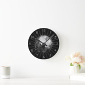 Diskothek mit schwarzem Hintergrund Runde Wanduhr (Zuhause)