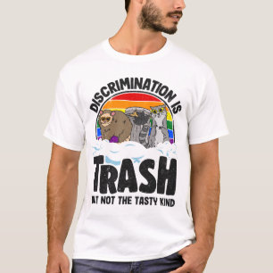 Diskriminierung ist Abfalleimer Gay Pride Raccoon T-Shirt