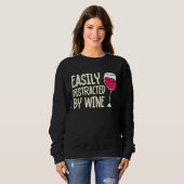 Distracted By Wine Drinking  Drinker Sayings Graph Sweatshirt (Vorne ganz)