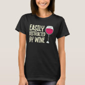 Distracted By Wine Drinking Drinker Sayings Graph T-Shirt (Vorderseite)