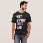 Distressed Baker Wife Mommy Baker Hero T-Shirt (Vorne ganz)