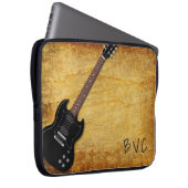 Distressed Electric Guitar Mit Monogramm Laptopschutzhülle (Vorne Rechts)