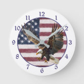 Distressed Flag Eagle Landing Runde Wanduhr (Vorderseite)