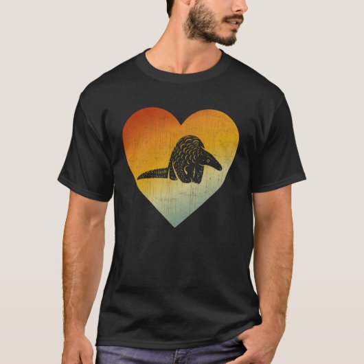 Distressed Heart Retro Style Men Women Pangolins T-Shirt (Vorderseite)