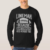 Distressed Lineman Because Quarterbacks Need Heroe T-Shirt (Vorderseite)
