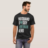 Distressed Lineman Husband Daddy Lineman Hero T-Shirt (Vorne ganz)