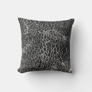 Distressed overlay texture of crocodile or snake s kissen