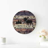 Distressed Rustic Wood Living on Mountain Time Große Wanduhr (Zuhause)
