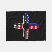 Distresses American Flag New Mexico Zia Symbol For Fleecedecke (Vorderseite (Horizontal))