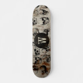 Distressives Halloween-Monogramm Skateboard (Vorne)