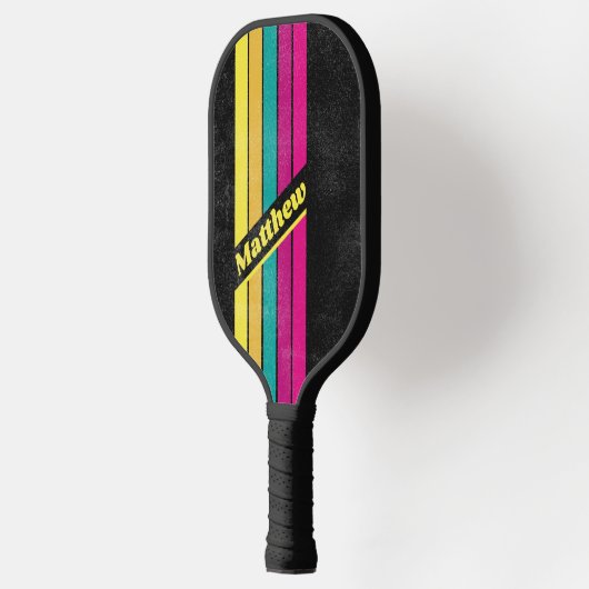 Distrestierter Retro-Streifen dunkler 80er mit Nam Pickleball Schläger (Links)