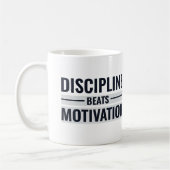 Disziplin schlägt Motivation Kaffeetasse (Links)