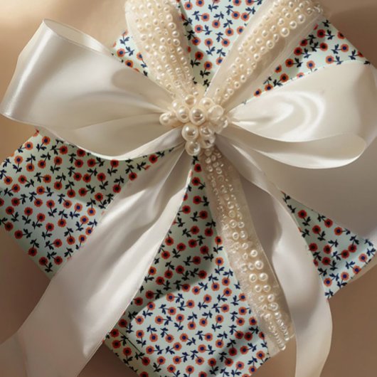 Ditsy Coral Daisies – Mini Floral Seamless Pattern Geschenkpapier