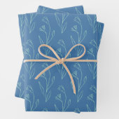 Ditsy Dainty Boho Blumenstrauch Zeichnend in Blue Geschenkpapier Set (Beispiel)