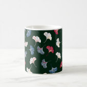 Ditsy Ginkgo: Dunkler Herbst Nahtlos. Kaffeetasse (Mittel)