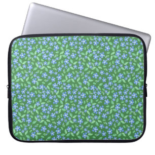 Ditsy Helle Blaue Immergrün auf Grünem Blumenmuste Laptopschutzhülle