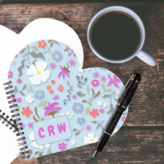 Ditsy Pop Floral Art Monogrammed Heart Shape Notizblock