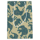 Ditzy Paisley Elephants auf Beige Medium Gift Bag Mittlere Geschenktüte (Vorderseite)
