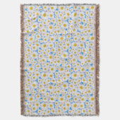 Ditzy White Daisis über Sky Blue Background Decke (Vorderseite Vertikal)