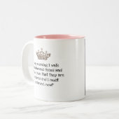 "Diva Kitty with Tiara" erwartet Service - JETZT! Zweifarbige Tasse (Vorderseite Links)