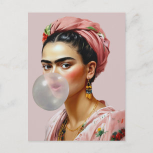 Diva mit Blumenschal bläst Kaugummi Postkarte