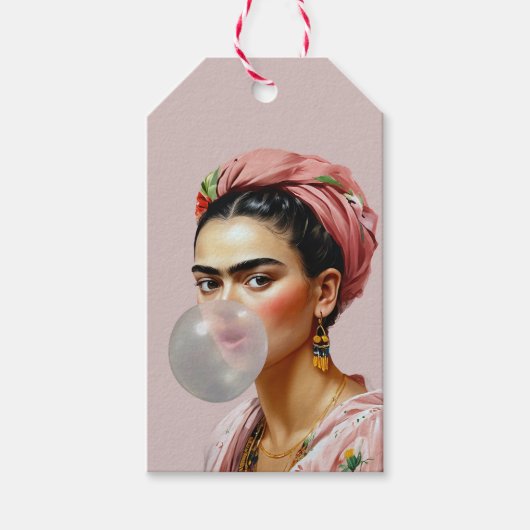 Diva mit Blumenschal blühendem Kaugummi Geschenkanhänger (Vorderseite)