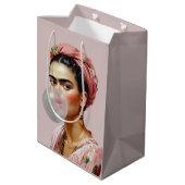 Diva mit Blumenschal blühendem Kaugummi Mittlere Geschenktüte (Rückseite Schrägansicht)