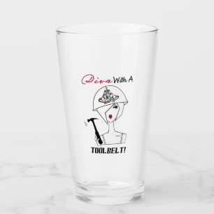 "Diva mit Werkzeuggürtel" Glas