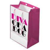 ‚DIVA of a Dog‘ Medium Gift Bag Mittlere Geschenktüte (Vorderseite Schrägansicht)