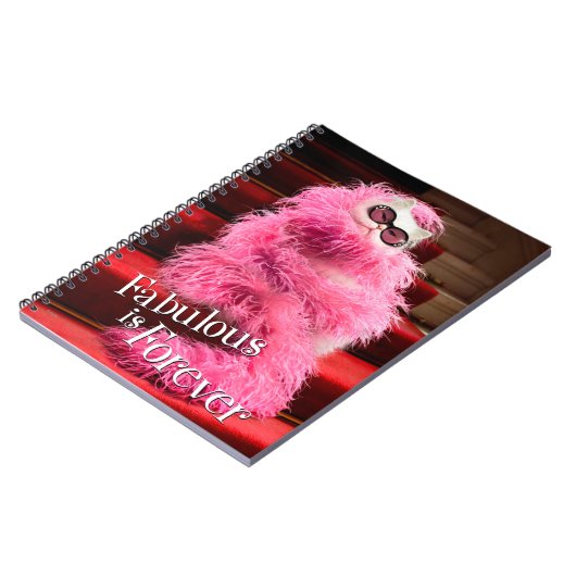 Diva White Cat Wrackte in Pink Boa auf Red Teppich Notizblock (Linke Seite)