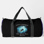 Dive Deep, Live Bold: Scuba Fun! Duffle Bag (Rückseite)