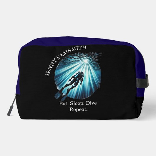 Dive Deep, Live Bold: Scuba Fun! Waschbeutel (Rückseite)