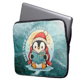 Dive Into A Good Story Penguin Metal Art Laptopschutzhülle (Vorderseite Links)