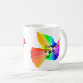 Diversity Equity Inklusion mit Regenbogenohr Kaffeetasse (VorderseiteRechts)