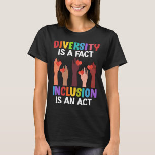 Diversity ist eine Tatsache Inklusion ist ein Akt- T-Shirt