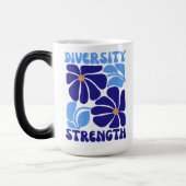 Diversity Stärke Retro-Blumen-Typografie Verwandlungstasse (Links)