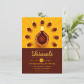 Diwali Diyas mit gelben Sonnenstrahlen Einladung (Stehend Vorderseite)