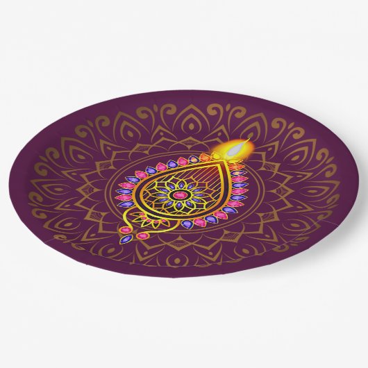 Diwali Jeweled Diya Candle Design Mandala Lila Pappteller (Schrägansicht)
