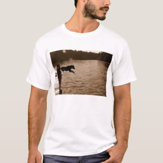 Dixie, das weg vom Dock springt T-Shirt