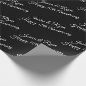 DIY-Namen, Jubiläumsjahr, weißes Skript auf schwar Geschenkpapier (Ecke)