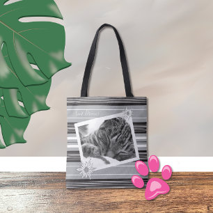 DIY-Tasche mit schwarz-weiß gestreiften Tüten mi Tasche