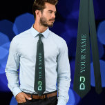 DJ Name Outfit deejay Neck Tie Krawatte<br><div class="desc">Schöne,  individuelle Nackenschleife mit dem Wort "DJ" und einem anpassbaren Namenstext in einem aquamarinen blauen Farbton auf einem Farbverlauf von schwarz. Einzigartiges aber schönes Outfit für DJs / DJanes. Der Text ist anpassbar.</div>